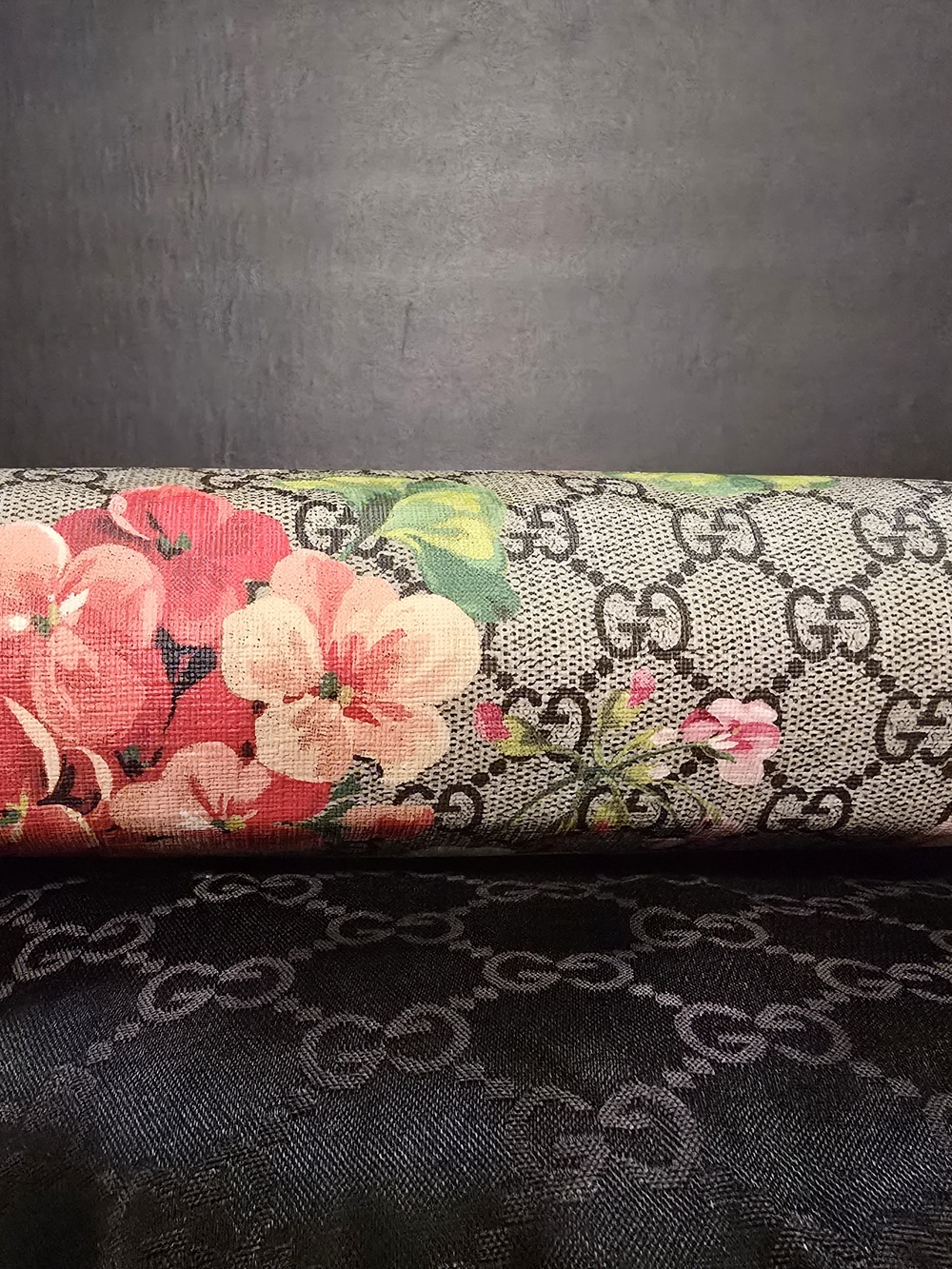 Gucci Floral GG Supreme Monogram Pouch - Rose Pink Floral Print - Picture 3 of 10